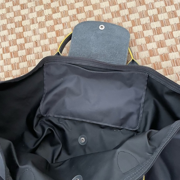 Perfect condition extra large longchamp  bag! - Picture 2 of 4